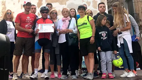 M&ordf; Pilar Sanz (y Jesús Ignacio Librada premio Una vida en bici