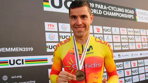Edu Santas Bronce  en Holanda