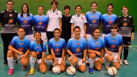 Equipo GCH Garbayo Chivite Cintruénigo FS con Yolanda Garbayo representante del patrocinador principal 