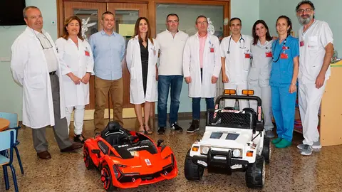 Luis Fernando P&eacute;rez Puyo, jefe del Servicio de Gesti&oacute;n Econ&oacute;mica y Servicios Generales del &Aacute;rea de Salud de Tudela; Montserrat Torres Berdonces, jefa del Servicio de Cuidados Asistenciales del &Aacute;rea de Salud de Tudela; David &Aacute;lvarez Yanguas, alcalde de Castej&oacute;n; Ana Beamonte Ar&eacute;jula, gerente del &Aacute;rea de Salud de Tudela; Rub&eacute;n Pardo, organizador torneo &lsquo;Fitobol&rsquo; y donante; Luis Serrano Mallagray, jefe del Servicio de Atenci&oacute;n Primaria y Continuidad Asistencial; Sergio Juan Belloc, jefe del Servicio de Pediatr&iacute;a; Lorena Garc&iacute;a P&eacute;rez, jefa de la Unidad de Enfermer&iacute;a de Cuidados a la Mujer, al Adolescente y al Ni&ntilde;o; Rosa Orta &Aacute;lava, jefa de la Unidad de Enfermer&iacute;a de Cuidados en Bloque Quir&uacute;rgico y Esterilizaci&oacute;n; y Lucas Eza Moreno, coordinador de celadores en el &Aacute;rea de Salud de Tudela