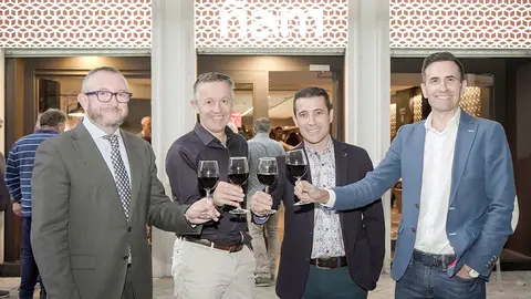 Socios Grupo B31 (Jes&uacute;s Berisa, Fran Comin, Ram&oacute;n Sola y Alberto Aguado) en la reinauguraci&oacute;n de &Ntilde;AM Sarasate