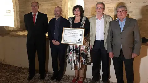 Santiago Rueda, Marta G&oacute;mara y Joaqu&iacute;n G&oacute;mara con miembros del jurado Premios S&iacute;sifo
