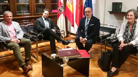 Reunión del  Alcalde de Tudela y el Consejero de Universidad