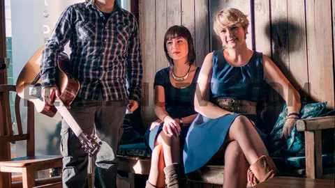 Actuaci&oacute;n musical en Caparroso del grupo &lsquo;Tres x ahora&rsquo;