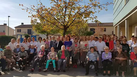 Carcedo y Ventura visitaron la residencia de ancianos de Ejea