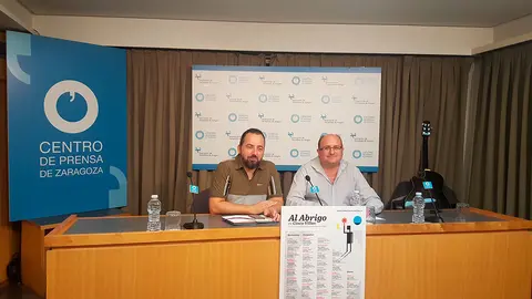 La rueda de prensa con la participación de Ezequiel Marco, vicepresidente de la Comarca de las Cinco Villas, y Toño Monzón, coordinador del proyecto Al abrigo