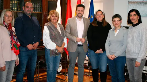 Representantes del Ayto de Tudela y de los Hogares Navarros