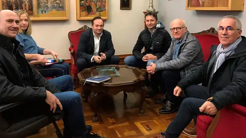 El Alcalde de Tarazona, Luis José Arrechea, ha recibido esta mañana en su despacho a una delegación del Ayuntamiento francés de Orthez