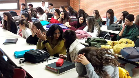 Alumnos durantes las actividades de noviembre del IES Valle del Ebro de Tudela