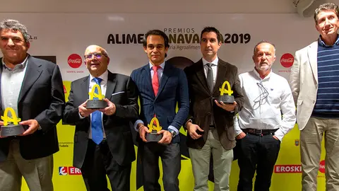 Foto de familia de los galardonados con los Premios Alimenta Navarra 2019