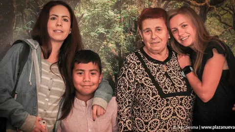 Mar&iacute;a Teresa Jim&eacute;nez Segura, Abuela de Tudela, con sus nietos