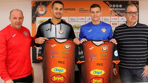 Presentaci&oacute;n de Thalles y A. Santos