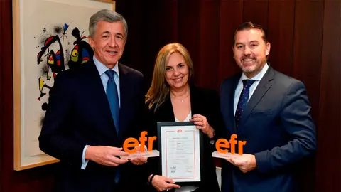 Xavier Coll, director general de Recursos Humanos y Organizaci&oacute;n de CaixaBank; Clara Boada, directora de Cultura, Igualdad y Diversidad de la entidad; y Rafael Fuertes, director general de la Fundaci&oacute;n M&aacute;sFamilia