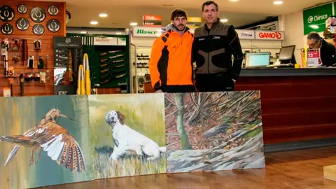 Tres de las cuatro obras expuestas en Armer&iacute;a Cano de Tudela