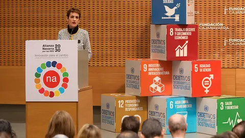 La Presidenta Chivite se dirige el p&uacute;blico en su intervenci&oacute;n