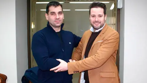 Alejandro Toquero da la enhorabuena a Ignacio P&eacute;rez