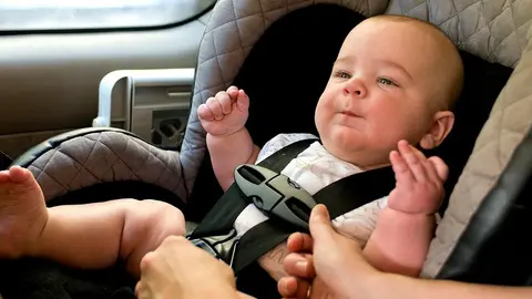Beb&eacute; seguridad coche sillita silleta sistemas de retenci&oacute;n infantil SRI