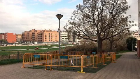C&aacute;maras de Vigilancia en calle Albares y parque infantil retirado
