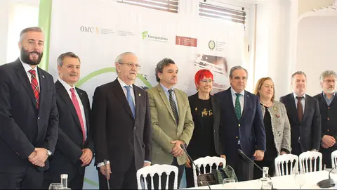 &Oacute;scar Pezonaga, Francisco Jos&eacute; Garc&iacute;a Lorente, Seraf&iacute;n Romero, Rafael Teijeira, la consejera de Salud de Navarra Santos Indurain, Jes&uacute;s Aguilar, Marta Galipienzo, Rafael Navarro y Luis Arigita