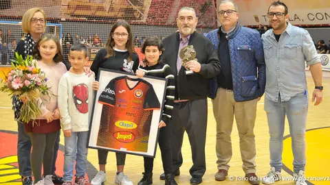 Homenaje a &Aacute;ngel Corral por parte del Ribera Navarra FS
