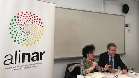 Cristina Lecumberri, Directora General de ALINAR y Jos&eacute; M&ordf; Arregui, secretario y asesor jur&iacute;dico de la Asociaci&oacute;n