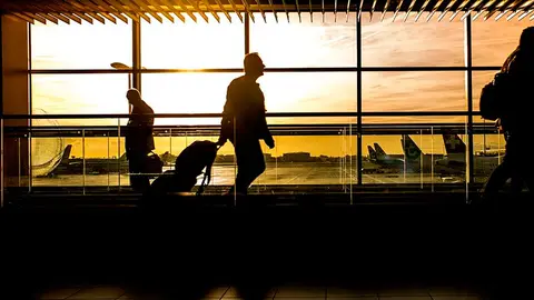 aeropuerto vuelos viajeros viajero avi&oacute;n 4