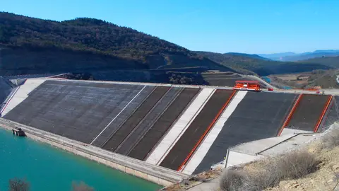 Obras en el embalse de Yesa