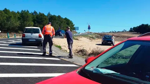 Momento del control en la NA624, con los dos veh&iacute;culos inmovilizados