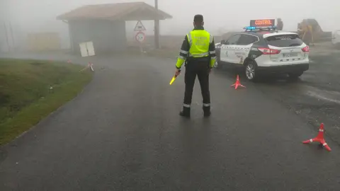 La Guardia Civil durante uno de los controles