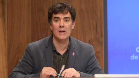 Eduardo Santos durante la comparecencia