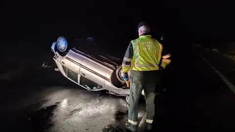 As&iacute; qued&oacute; el coche despu&eacute;s de volcar