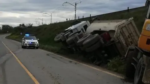 Cami&oacute;n accidentado cerca de Marcilla