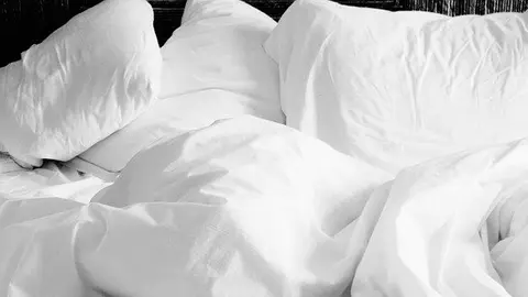 Cama colchones s&aacute;banas coj&iacute;n almohada
