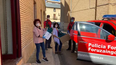 La Polic&iacute;a Foral recoge material escolar para repartir entre los murchantinos