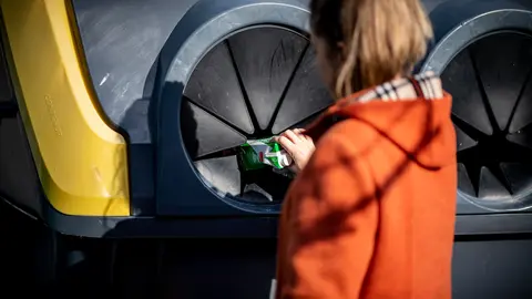 contenedores ecologismo basura papel pl&aacute;stico 2