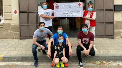 Entrega del cheque de la TEBA a Cruz Roja