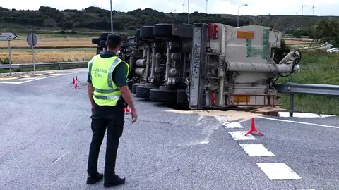 Cami&oacute;n accidentado en Peralta