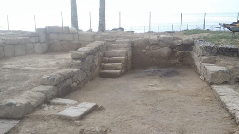 El yacimiento romano de Los Ba&ntilde;ales se va completando con nuevos hallazgos. En la imagen, la escalera encontrada recientemente