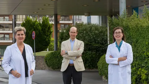 Equipo investigador Cl&iacute;nica-Cima Universidad de Navarra: De izda. a dcha. los doctores Ana Pati&ntilde;o Garc&iacute;a, Fernando Lecanda Cordero y Miriam Guti&eacute;rrez Jimeno