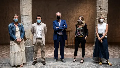 Elena Anto&ntilde;anzas, jefa de la Secci&oacute;n de Ciudadan&iacute;a Sanitaria y Aseguramiento; Juan Carlos Castillo, presidente de la FNMC; Carlos Artundo, director general de Salud; Rakel Mateo, directora de Goizargi;  y Mar&iacute;a Lainez, trabajadora social de Atenci&oacute;n Primaria