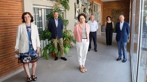 La consejera Maeztu junto a responsables del Balneario de Fitero