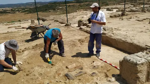 PINTURAS ENCONTRADAS EN LOS BA&Ntilde;ALES