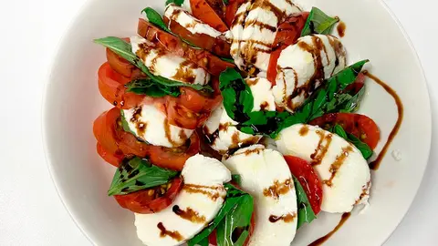 Ensalada caprese tudelana