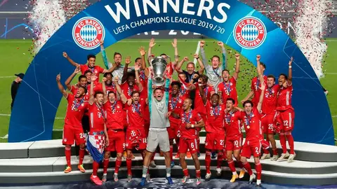 El Bayern de Munich levantando su sexta Copa de Europa