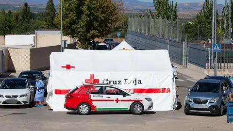 Una de las carpas montadas este pasado fin de semana para el cribado masivo de PCR en Alfaro