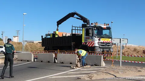 Alfaro cercado con vallas y bloques hormig&oacute;n 2