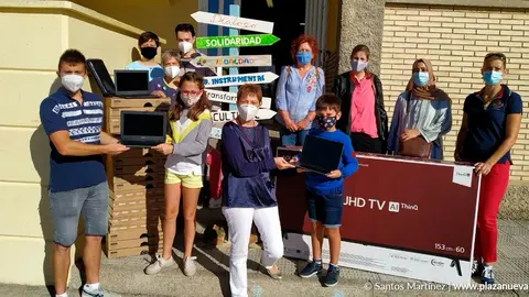 Recepci&oacute;n oficial de 132 Chromebooks para el CPEIP Mardones y Maga&ntilde;a 1263