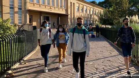 J&oacute;venes en el inicio del curso en La Anunciata