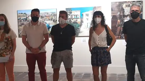 Los premiados del XXIV Concurso de pintura al aire libre de Tudela con el alcalde Alejandro Toquero