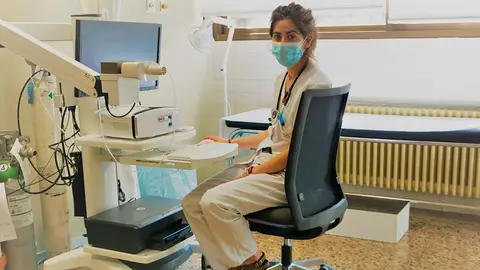 Itziar Campo Esnaola, nueva neum&oacute;loga del Hospital Reina Sof&iacute;a, en la consulta 25 del centro en la que se realizan las pruebas de la reci&eacute;n ampliada Unidad de Neumolog&iacute;a
